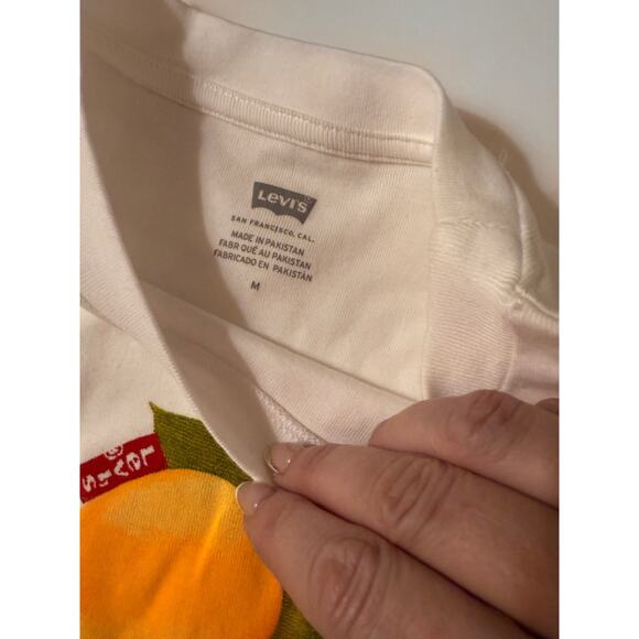 Levi’s Lemon Graphic Tee – Women’s Medium - Picture 2 of 2